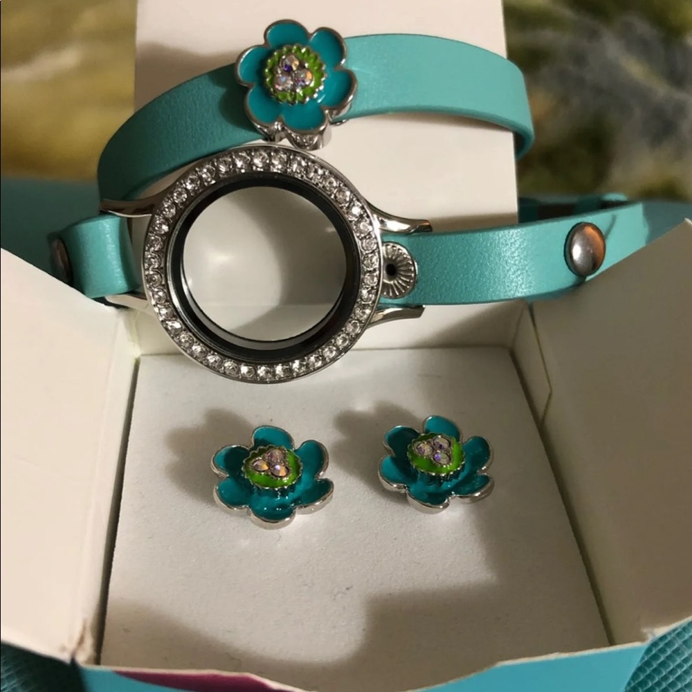 Trolls Sparkling Aqua Flower Set